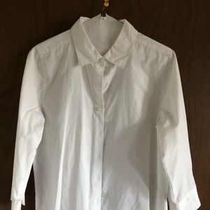 Crispy white 3/4 sleeve white blouse.  Size small